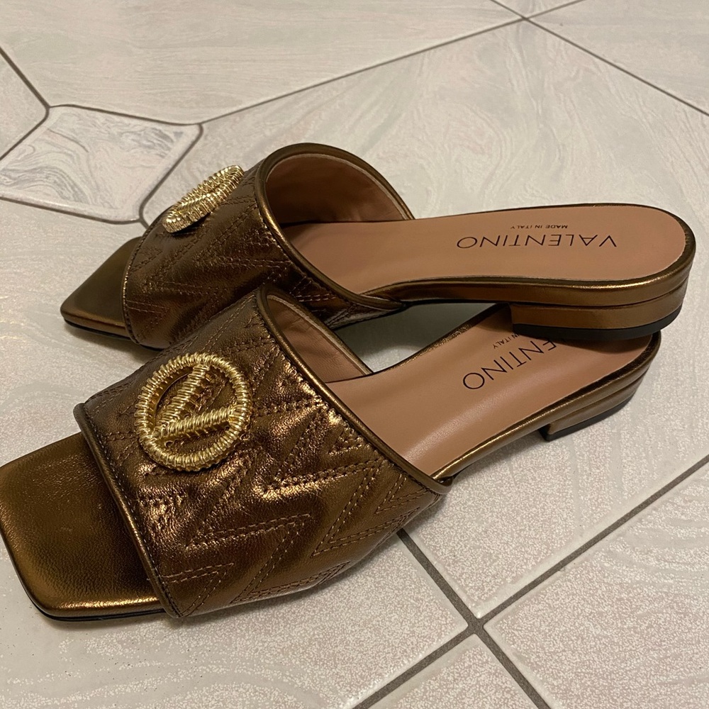 NWT Valentino Sandals